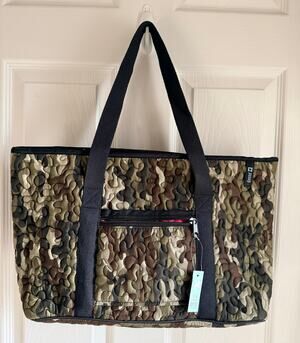 Donna Sharp Large Celina Tote Bag quilted "Fashion Camo" patter NWT